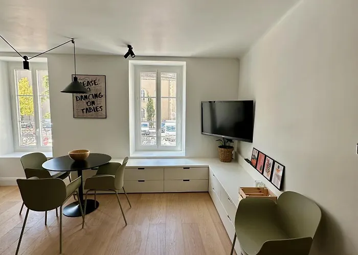 T5 Cozy Centre Apartment